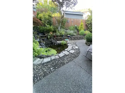 1035 E Pioneer Loop La Center WA 98629
