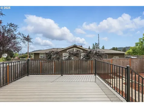 2582 SW Thomas Way Gresham OR 97080