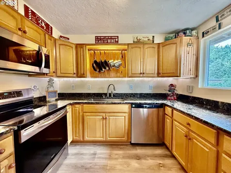 95089 Timber Park Lane Coos Bay OR 97420