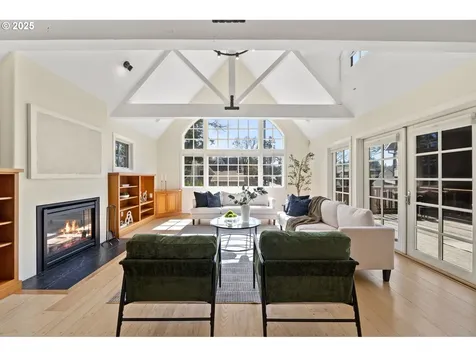 4212 Southshore Boulevard Lake Oswego OR 97035