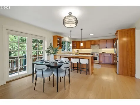 4212 Southshore Boulevard Lake Oswego OR 97035