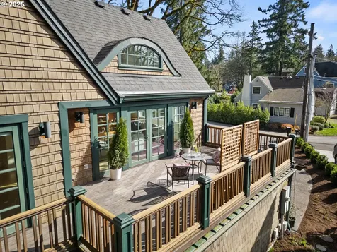 4212 Southshore Boulevard Lake Oswego OR 97035