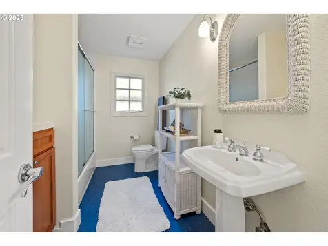 4212 Southshore Boulevard Lake Oswego OR 97035
