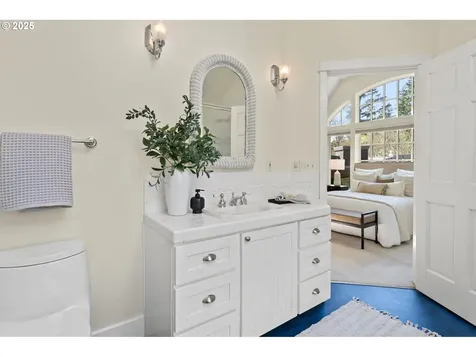 4212 Southshore Boulevard Lake Oswego OR 97035