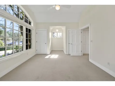 4212 Southshore Boulevard Lake Oswego OR 97035