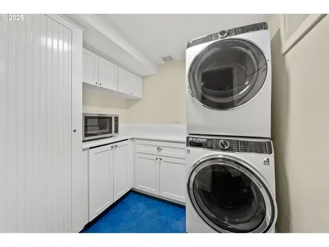 4212 Southshore Boulevard Lake Oswego OR 97035