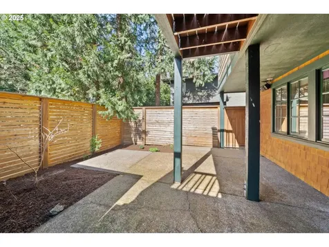 4212 Southshore Boulevard Lake Oswego OR 97035