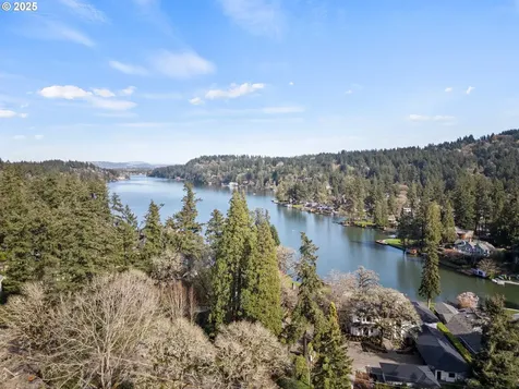 4212 Southshore Boulevard Lake Oswego OR 97035
