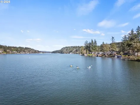 4212 Southshore Boulevard Lake Oswego OR 97035