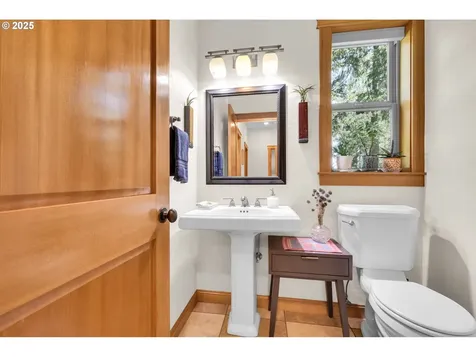 27911 Lady Slipper Loop Eugene OR 97405