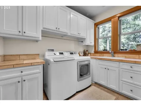 27911 Lady Slipper Loop Eugene OR 97405
