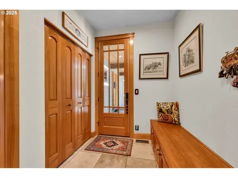 27911 Lady Slipper Loop Eugene OR 97405
