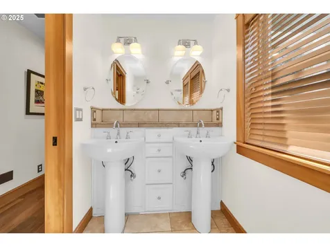 27911 Lady Slipper Loop Eugene OR 97405