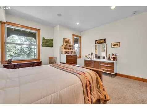 27911 Lady Slipper Loop Eugene OR 97405
