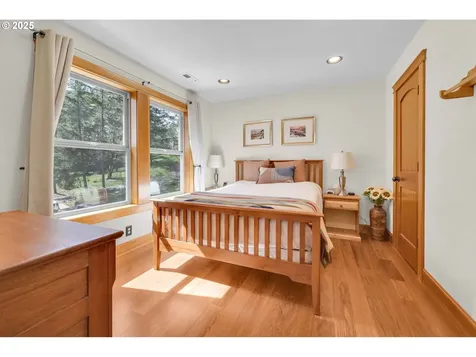 27911 Lady Slipper Loop Eugene OR 97405