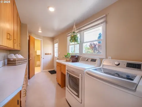 464 Spring Creek Drive Eugene OR 97404