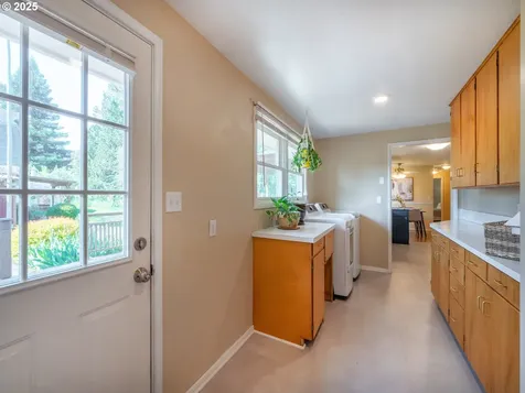 464 Spring Creek Drive Eugene OR 97404