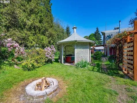 464 Spring Creek Drive Eugene OR 97404