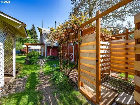464 Spring Creek Drive Eugene OR 97404