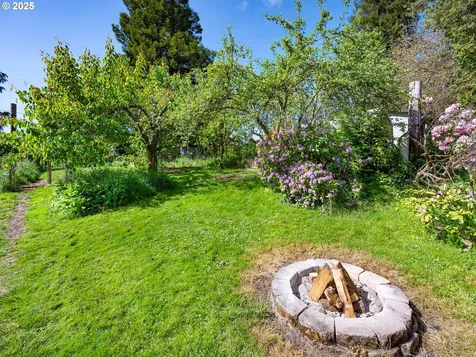 464 Spring Creek Drive Eugene OR 97404