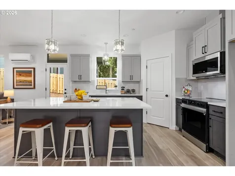 284 NW Mawrcrest Avenue Gresham OR 97030