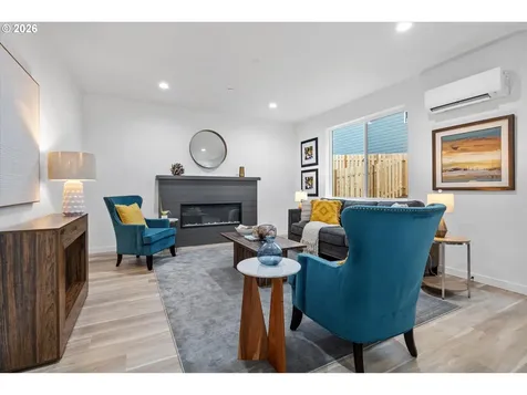 284 NW Mawrcrest Avenue Gresham OR 97030
