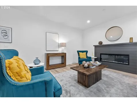 284 NW Mawrcrest Avenue Gresham OR 97030