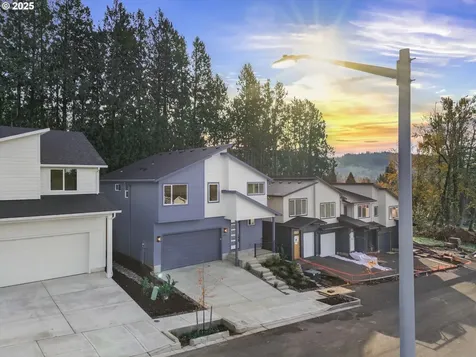 284 NW Mawrcrest Avenue Gresham OR 97030
