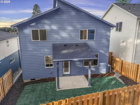 284 NW Mawrcrest Avenue Gresham OR 97030