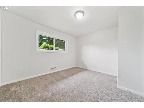 12115 NE Fargo Court Portland OR 97220