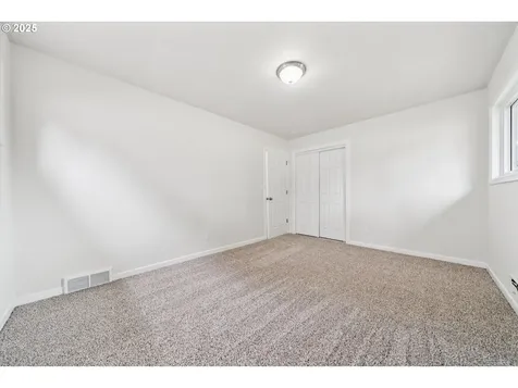 12115 NE Fargo Court Portland OR 97220