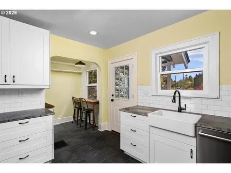 9707 N Lombard Street Portland OR 97203