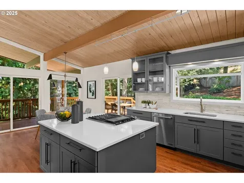 17125 Fernwood Drive Lake Oswego OR 97034