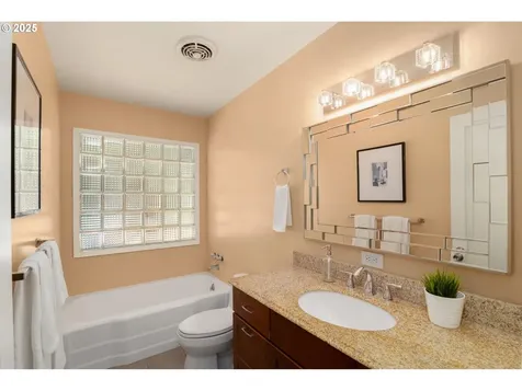 17125 Fernwood Drive Lake Oswego OR 97034