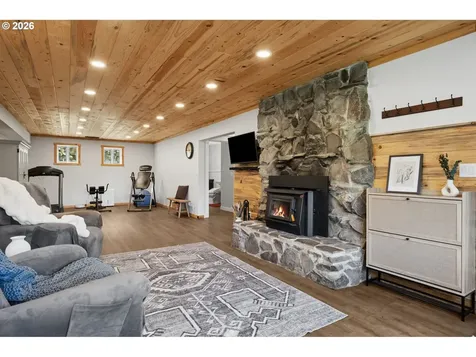 17955 Evergreen Drive Cloverdale OR 97112