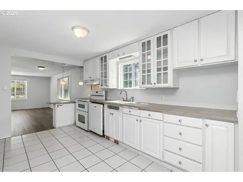 407 S 2nd Avenue Rockaway Beach OR 97136