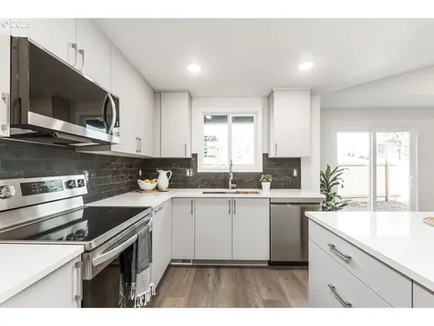 243 NE Hyde Circle Hillsboro OR 97124