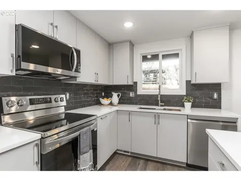 243 NE Hyde Circle Hillsboro OR 97124