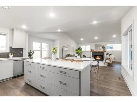 243 NE Hyde Circle Hillsboro OR 97124