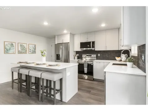 243 NE Hyde Circle Hillsboro OR 97124