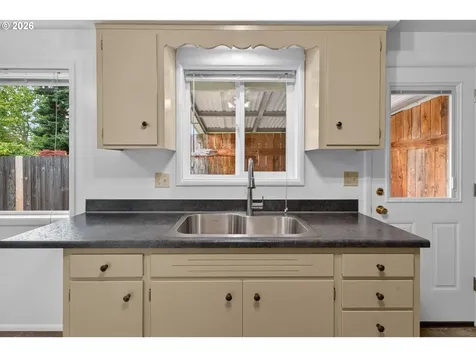 447 Maxwell Road Eugene OR 97404