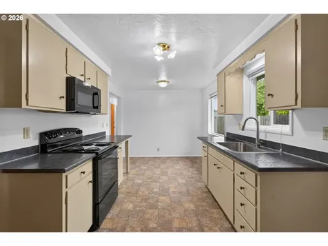 447 Maxwell Road Eugene OR 97404