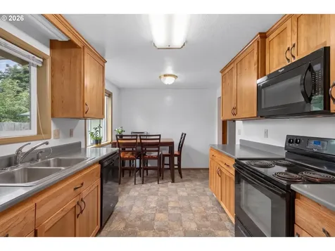 447 Maxwell Road Eugene OR 97404