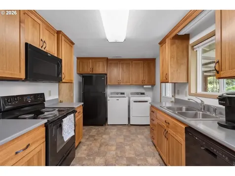447 Maxwell Road Eugene OR 97404