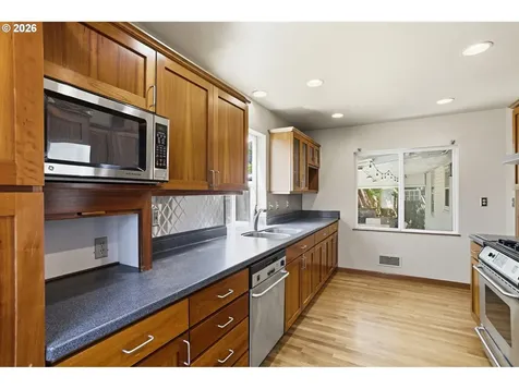 7051 N Dwight Avenue Portland OR 97203