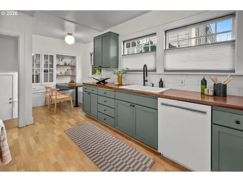 4742 NE Glisan Street Portland OR 97213