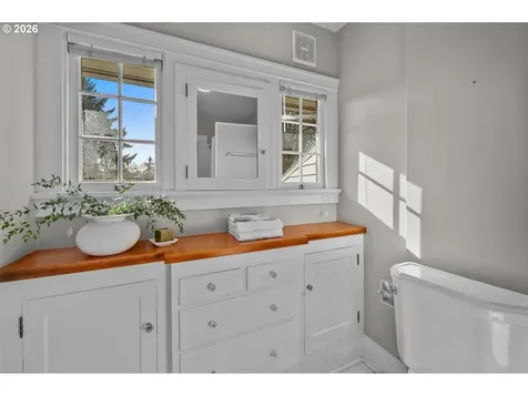 4742 NE Glisan Street Portland OR 97213