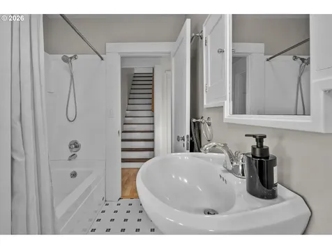 4742 NE Glisan Street Portland OR 97213
