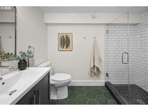 4742 NE Glisan Street Portland OR 97213