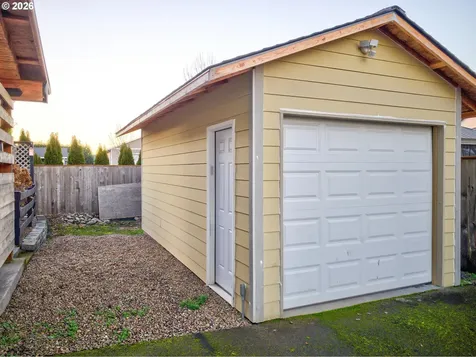 6284 NE Barker Street Albany OR 97321